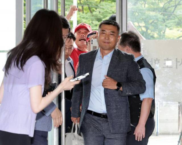 박상현 전 해병대 1사단 7여단장이 지난 8월 조사를 받기 위해 서울 서초구 순직해병특별검사팀으로 출석하고 있다. 연합뉴스