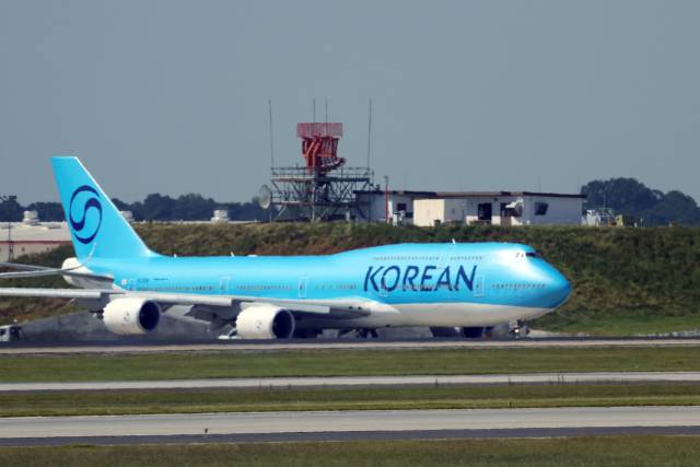 미국 이민당국에 의해 체포·구금됐다 풀려난 한국인 근로자들이 탑승한 대한항공 전세기가 11일(현지시간) 미국 조지아주 하츠필드-잭슨 애틀랜타 국제공항에서 이륙하기 위해 활주로로 향하고 있다. 2025.9.12. 연합뉴스