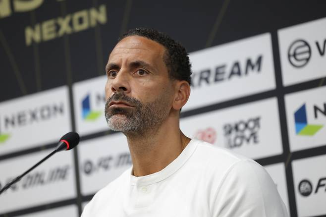 리오 퍼디난드가  13일 서울월드컵경기장에서 열린 '2025 아이콘 매치: 창의 귀환, 반격의 시작' 미디어데이에서 취재진의 질문에 답하고 있다. /사진=넥슨 제공