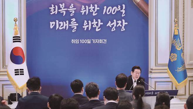 경제, 통상, 외교안보 모두 상황이 지난하다. 정부가 앞장서고 국회가 뒷받침해야 할 때다. 이재명 대통령이 스스로 밝혔듯 실용주의자로서의 면모가 필요할 때다.[사진 | 뉴시스]