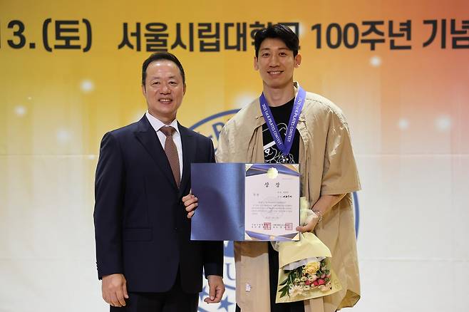 서울시립대 총장배 K-필라테스대회 일반부 동상을 받은 여호수아(오른쪽) [한국평생스포츠코칭협회 제공. 재판매 및 DB 금지]