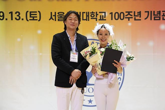 시니어 부문 금상을 받은 전진희씨(오른쪽) [한국스포츠코칭협회 제공. 재판매 및 DB 금지]