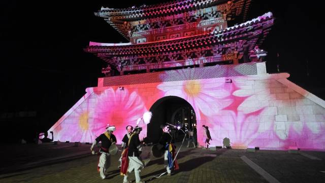 ‘2025 국가유산 미디어아트 진주성 - 법고창신, 진주성도’ 모습. 김현우 기자