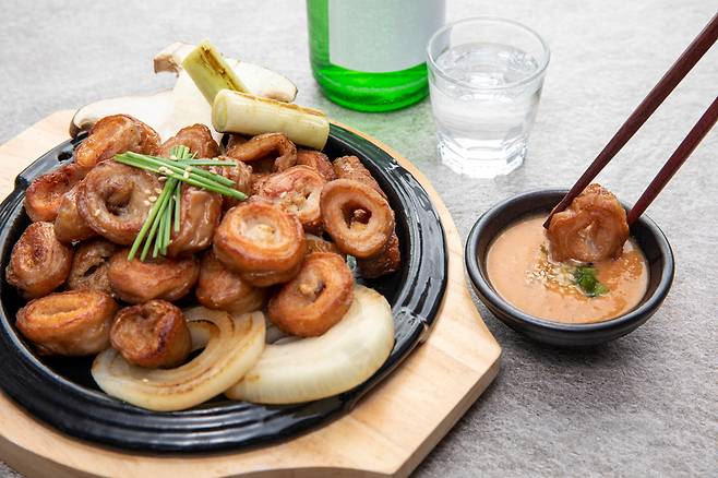 식사 후 20분~30분이면 혈당이 오르기 시작한다. 이때 계단을 오르면 혈당 급상 억제에 도움이 된다.  [사진=클립아트코리아]