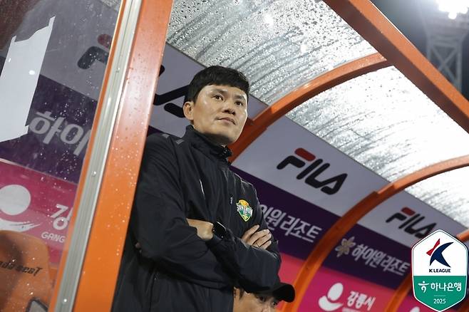 강원FC 정경호 감독. 제공 | 한국프로축구연맹