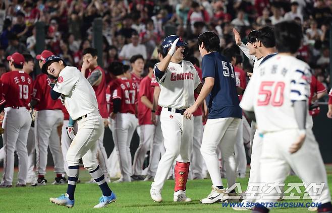 9회말 김민성의 끝내기 안타로 승리한 롯데.