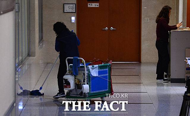 국회사무처가 의원실을 비롯한 국회 전 건물 사무실 내 개인 휴지통을 없애는 방안을 아이디어 차원에서 검토하고 있다. 사진은 기사와 무관함. /더팩트DB