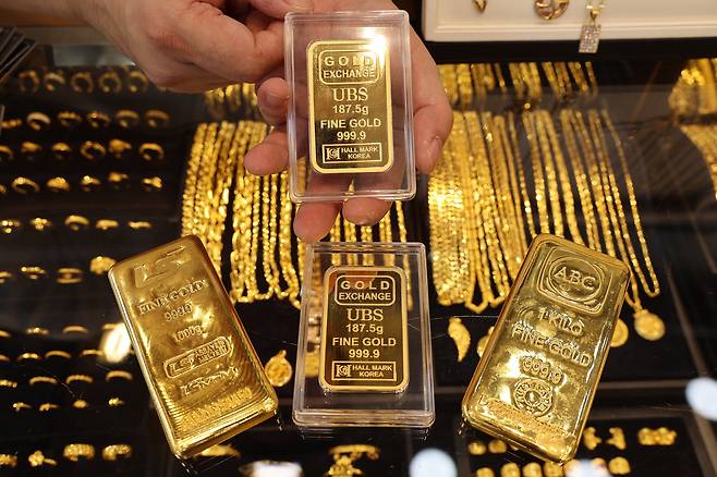 서울 종로구 한쥬얼리에 놓인 골드바와 금 제품들. /연합뉴스