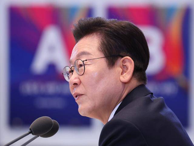 이재명 대통령이 11일 청와대 영빈관에서 열린 취임 100일 기자회견 '회복을 위한 100일, 미래를 위한 성장'에서 발언하고 있다. 뉴시스