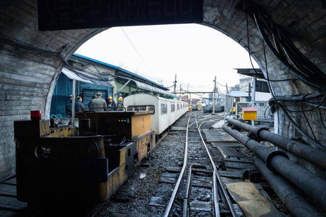 6월 30일 채탄 89년 만에 폐광한 대한석탄공사 도계광업소. 한국일보 자료사진