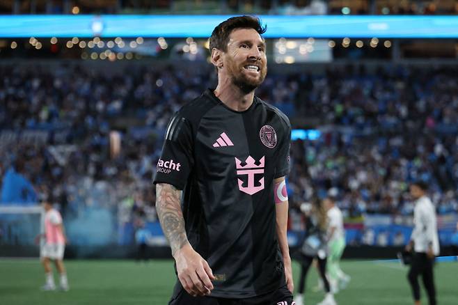 <yonhap photo-2831=""> CHARLOTTE, NORTH CAROLINA - SEPTEMBER 13: Lionel Messi #10 of Inter Miami CF reacts after the team's defeat in the MLS match between Charlotte FC and Inter Miami CF at Bank of America Stadium on September 13, 2025 in Charlotte, North Carolina. David Jensen/Getty Images/AFP (Photo by David Jensen / GETTY IMAGES NORTH AMERICA / Getty Images via AFP)/2025-09-14 10:51:54/ <저작권자 ⓒ 1980-2025 ㈜연합뉴스. 무단 전재 재배포 금지, AI 학습 및 활용 금지></yonhap>
