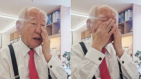 신동식 회장이 서울 종로구 사무실에서 진행된 인터뷰에서 눈물짓고 있는 모습. 정세희 기자