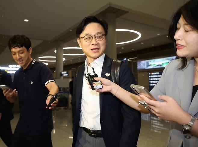 ▲귀국하는 김정관 산업부 장관 [연합뉴스]