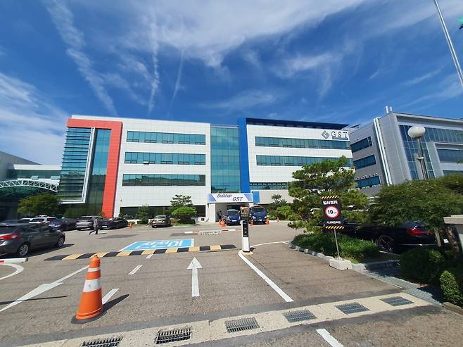 경기도 화성시 동탄산단6길 15-13에 위치한 GST 본사. 화성=윤현주 기자