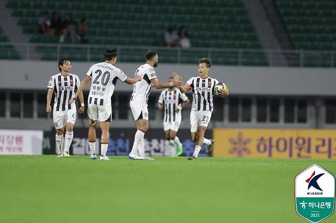 추격골을 터뜨린 김진수. 사진=한국프로축구연맹
