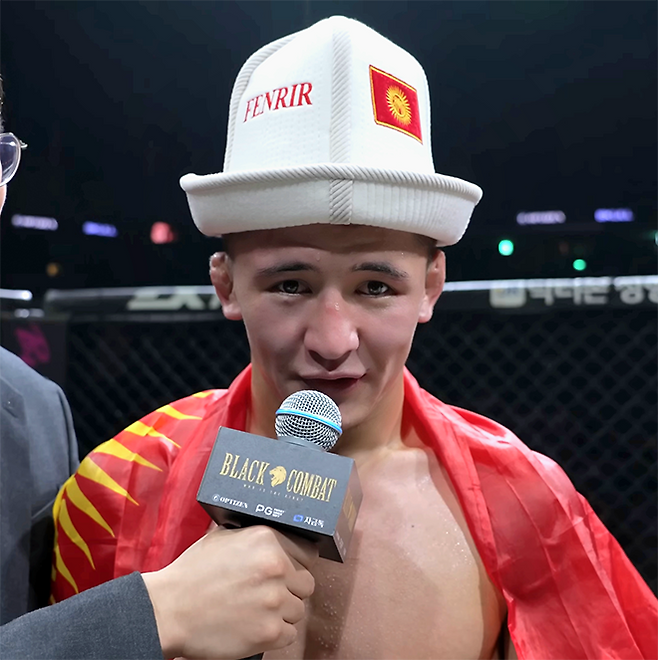 Alatoo Fighters League 플라이급 챔피언 ‘펜리르’ 다니야르 토이추베크 우울루가 2025년 8월 인천광역시 영종국제도시 인스파이어 아레나 블랙컴뱃 15 밴텀급 경기 승리 소감을 말하고 있다. 사진=이데아 파라곤