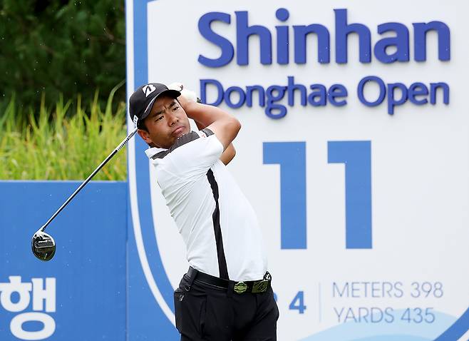 1탸 차 선두로 최종라운드에 나서는 히가 가즈키. [사진=KPGA]