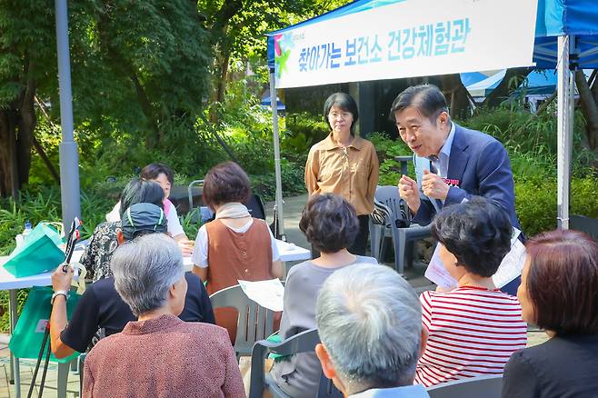 전성수 서초구청장 어르신들과 대화