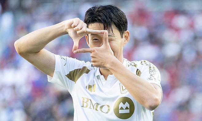 미국프로축구 LA FC 손흥민이 14일 미국 캘리포니아주 샌타클래라 리바이스 스타디움에서 열린 새너제이 어스퀘이크스와 원정경기에서 전반 52초 선취골을 터트린 뒤 세리머니를 선보이고 있다. 샌타클래라=로이터연합뉴스