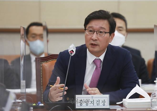 송경호 서울중앙지검장 예전 - 지난 2022년 국회에서 열린 고등법원 국정감사에서 당시 송경호 서울중앙지검장이 의원들의 질문에 답변하고 있다.  오장환 기자