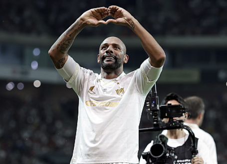 14일, ‘2025 아이콘매치’에서 득점 후 기뻐하는 마이콘