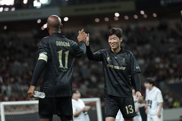 드로그바-박지성 / 사진=넥슨 제공