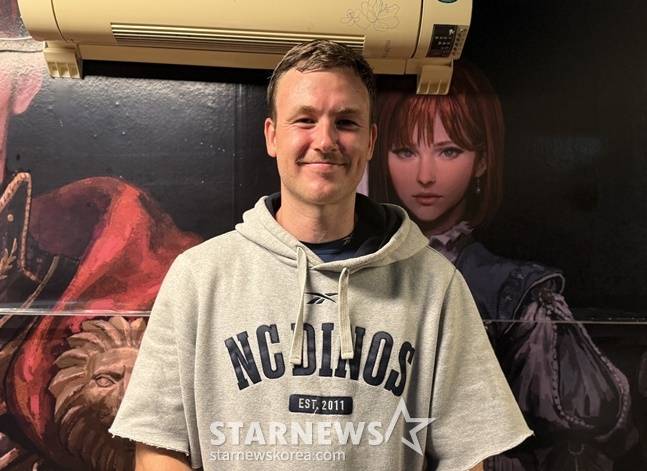 NC 라일리 톰슨이 14일 창원 두산전 승리 후 취재진과 인터뷰를 하고 있다. /사진=양정웅 기자