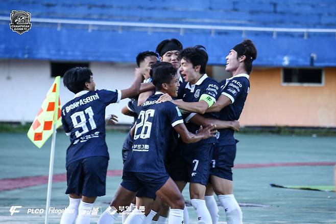 골세리머니를 펼치는 참파삭 아브닐 선수들 [디제이매니지먼트 제공. 재판매 및 DB 금지]