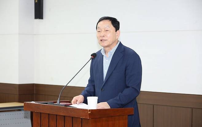 ▲ 김철민 전 안산시장이 15일 안산시의회 대회의실에서 기자회견을 하고 있다.