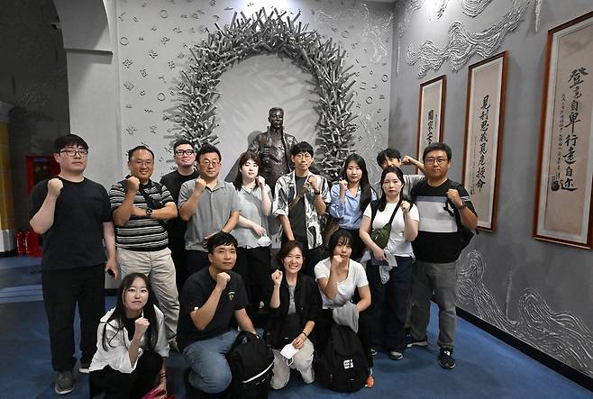 ▲ 인천경기기자협회가 광복 80주년을 맞은 시점에서 회원들과 지난 6일부터 10일까지 5일간 하얼빈역 안중근 의사 기념관, 731부대 전시관, 뤼순 감옥과 법원 등을 탐방했다. /인천경기기자협회 공동취재단