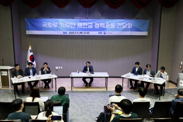 김의겸 새만금개발청장은 11일 국립새만금간척박물관에서 국토교통부 출입기자단과