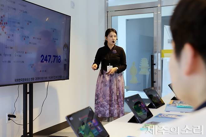 박혜연 국가유산 교육사 강의를 듣고 있는 학생들. ⓒ제주의소리