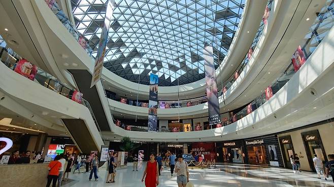 중국 하이난에 싼야시에 설치된 싼야국제면세시티 전경.