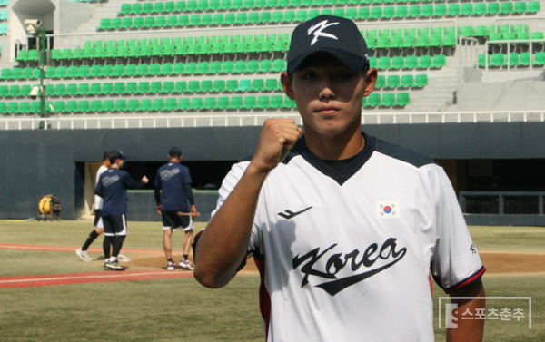 야수 최대어로 꼽히는 유신고 신재인. 현재 청소년대표팀 주전으로 활약 중이다(사진=스포츠춘추 이웅희 기자)