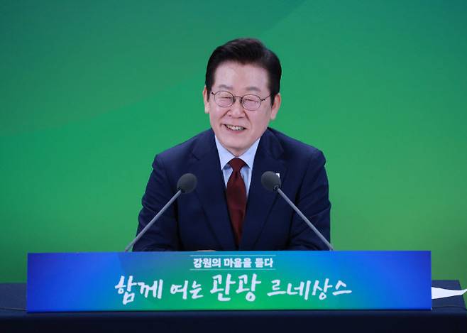 이재명 대통령이 12일 강원도 춘천시 강원창작개발센터에서 열린 지역 토론회 ‘강원의 마음을 듣다’ 타운홀 미팅에서 발언하고 있다.(사진=연합뉴스)