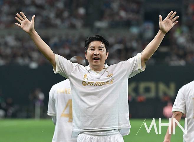 14일 서울월드컵경기장에서 열린 2025 아이콘매치에서 후반 43분 역전골을 넣은 뒤 세레머니하는 실드 유나이티드 박주호