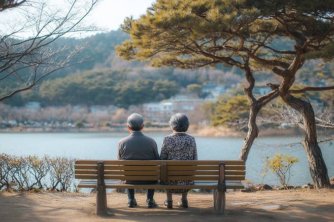 젊었을 때는 감기에 걸려도 100%, 넘어져도 100% 회복하는 등 신체 회복력이 뛰어나다. 하지만 나이가 들면서 완전히 건강을 회복하는 능력은 최대 95%에 그친다. [사진=게티이미지뱅크]