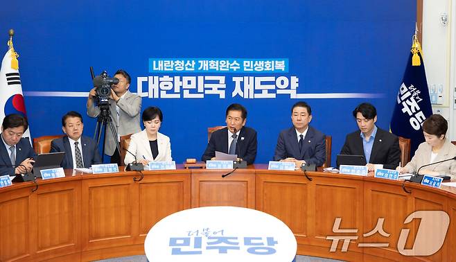 정청래 더불어민주당 대표가 15일 서울 여의도 국회에서 열린 최고위원회의를 주재하고 있다. 2025.9.15/뉴스1 ⓒ News1 이승배 기자