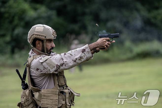 육군은 지난 10일부터 개최한 제2회 국방부장관배 국제 저격수 경연대회(K-ISC)가 15일 막을 내렸다고 밝혔다. 대회에 참가한 각국 저격수들이 보조화기(권총)을 이용한 사격을 실시하고 있다. (육군 제공. 재판매 및 DB 금지) 2025.9.15/뉴스1