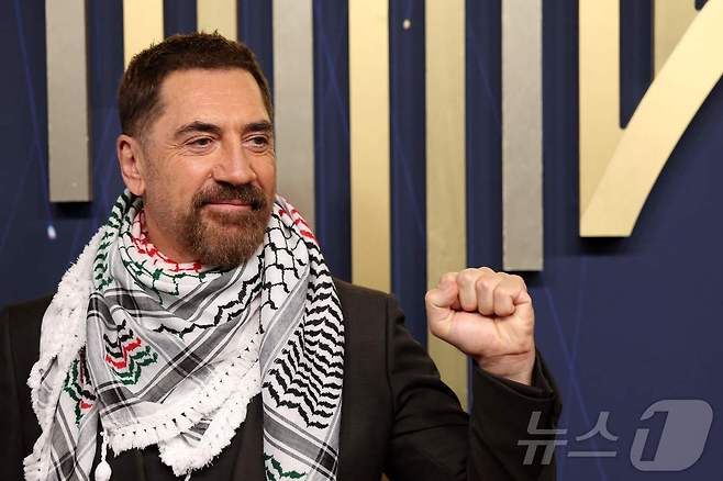 스페인 배우 하비에르 바르뎀이 14일(현지시간) 로스앤젤레스(LA) 피콕극장에서 열린 제77회 프라임타임 에미상 시상식에 참석했다. 2025.9.14 ⓒ AFP=뉴스1