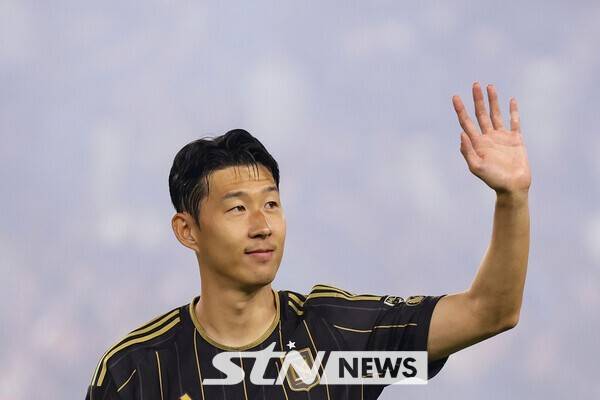 로스앤젤레스 FC(LAFC)의 손흥민이 14일(한국시간) 오전 9시 30분(한국 시간) 미국 캘리포니아주 새너제이의 리바이스 스타디움에서 열린 산 호세 어스퀘이크스와 2025시즌 메이저리그사커(MLS) 서부컨퍼런스 30라운드 경기에서 52초 만에 선제골을 넣었다. /사진=뉴시스(AP)