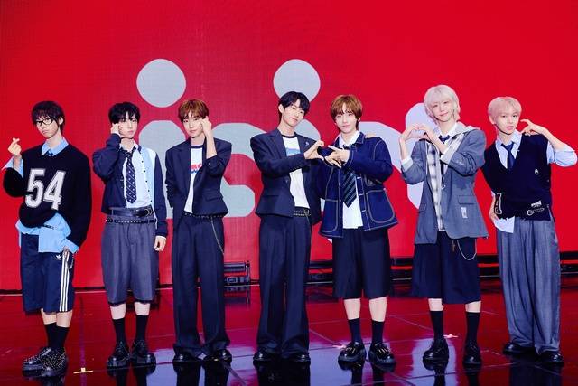 그룹 아이딧의 박성현 백준혁 김민재 장용훈 정세민 박원빈 추유찬(왼쪽부터)이 15일 오후 서울광진구 예스24라이브홀에서 데위 앨범 '아이 디드 잇.'의 발매를 기념해 미디어 쇼케이스를 열고 데뷔 활동을 시작했다./스타쉽엔터테인먼트