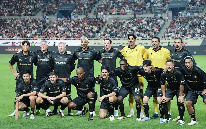 14일 오후 서울 마포구 서울월드컵경기장에서 열린 ’2025 아이콘매치: 창의 귀환, 반격의 시작‘ 경기에서 공격수팀의 모습. /박성원 기자