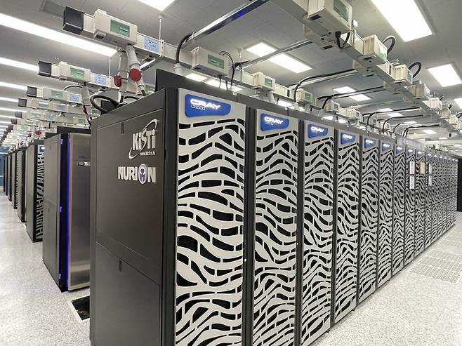 2018년 개통한 국가 슈퍼컴퓨터 5호 '누리온'