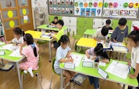 한국경제인협회가 한 초등학교에서 기업가정신 교육인 '기발한 초등 CEO 교실'을 운영하는 모습. 한경협 제공