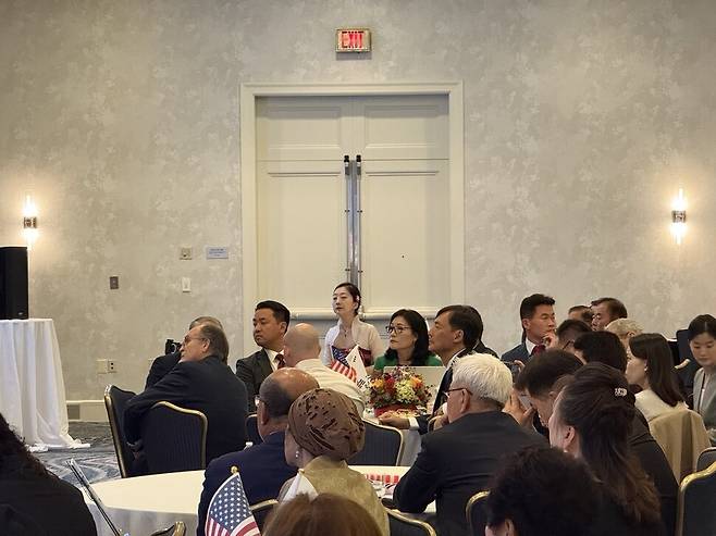 지난 7월 미국 지부를 설립한 보수 성향 청년 단체 트루스포럼이 13일(현지시각) 개최한 제1회 워싱턴트루스포럼에 참석한 전한길씨 등 주요 연사들. 섄틸리/김원철 특파원