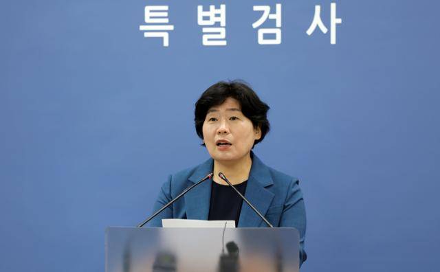 12·3 불법계엄 관련 내란·외환 혐의를 수사하는 조은석 특별검사팀의 박지영 특검보가 지난달 19일 특검 사무실이 마련된 서울 서초구 서울고검 기자실에서 브리핑을 하고 있다. 뉴시스