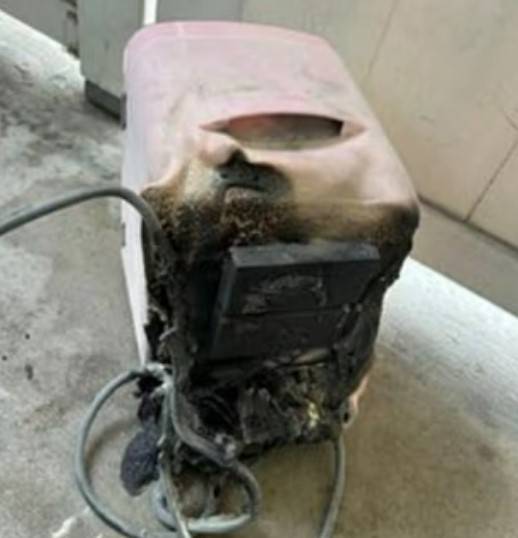 화재로 불탄 냉장고 [사진=데일리메일]