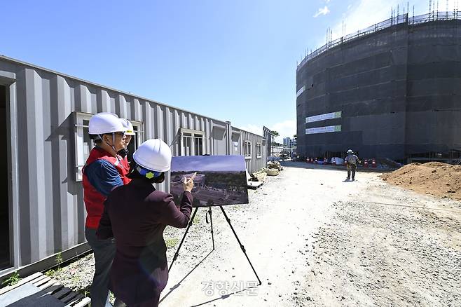 전북 동부권과 전남·경남의 지리산권 산모들을 위한 남원 공공산후조리원이 오는 11월 개원을 앞두고 공사가 한창이다. 이 조리원은 남원의료원 인근 3700㎡ 부지에 지하 1층∼지상 4층, 전체 건물 면적 2410㎡ 규모로 건립된다. 김창효 선임기자
