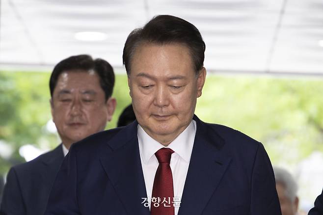 윤석열 전 대통령이 지난 7월9일 구속 전 피의자 심문(영장실질심사)을 받기 위해 서울 서초구 서울중앙지법으로 들어서고 있다. 문재원 기자